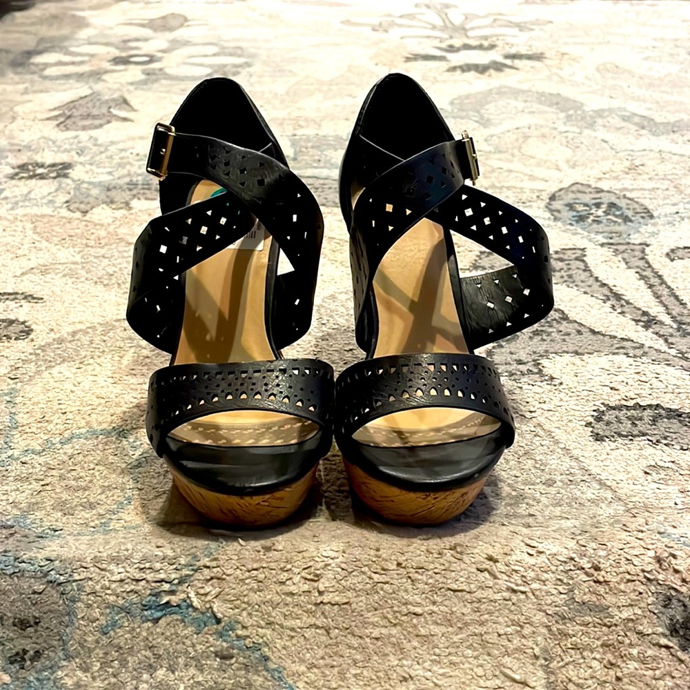 Black strap size 7.5 wedges